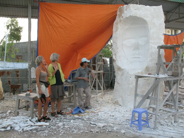 “Người nước ngoài tìm đến Đà Nẵng làm điêu khắc đá”