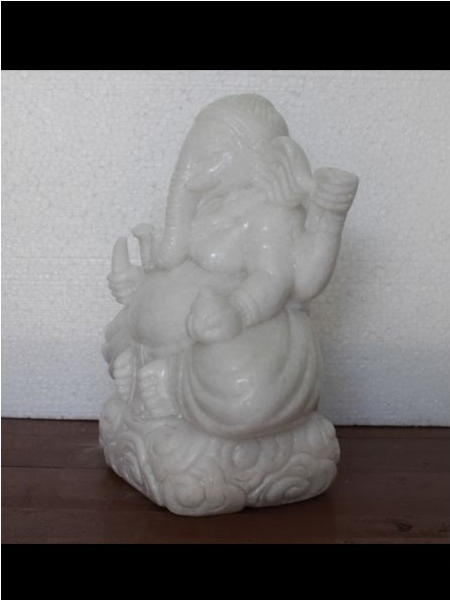 Tượng thần Ganesha ngồi bằng đá